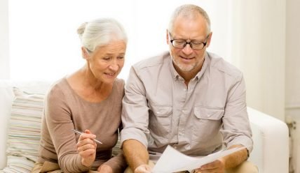 В каком банке выгоднее взять кредит пенсионеру до 75 лет