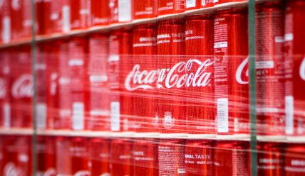 Coca-Cola: покупать, продавать или держать ее акции?